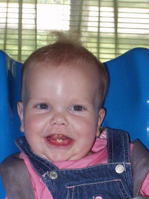 You can see almost all of Mary's teeth in this pic. This kinda makes me cry :)