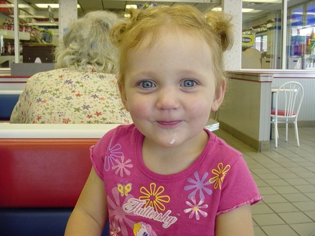 Can you see the blue eyes in this picture ?!?!?!? :)
