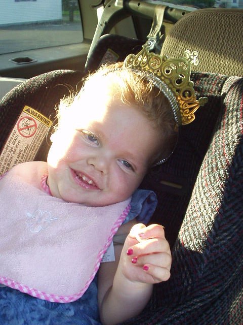 Mary looks so beautiful!! What a sweet baby girl!